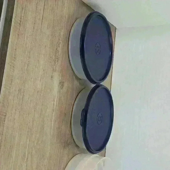 Tupperware 4 medium wonder 1551c  clear and 2 seals clear navy blue seals - Picture 2 of 4